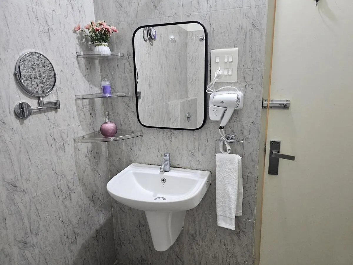 Ganga Ghat 2 Bhk Apartment Near Kashi Vishwanath Temple With Parking And Lift Varanasi Indien