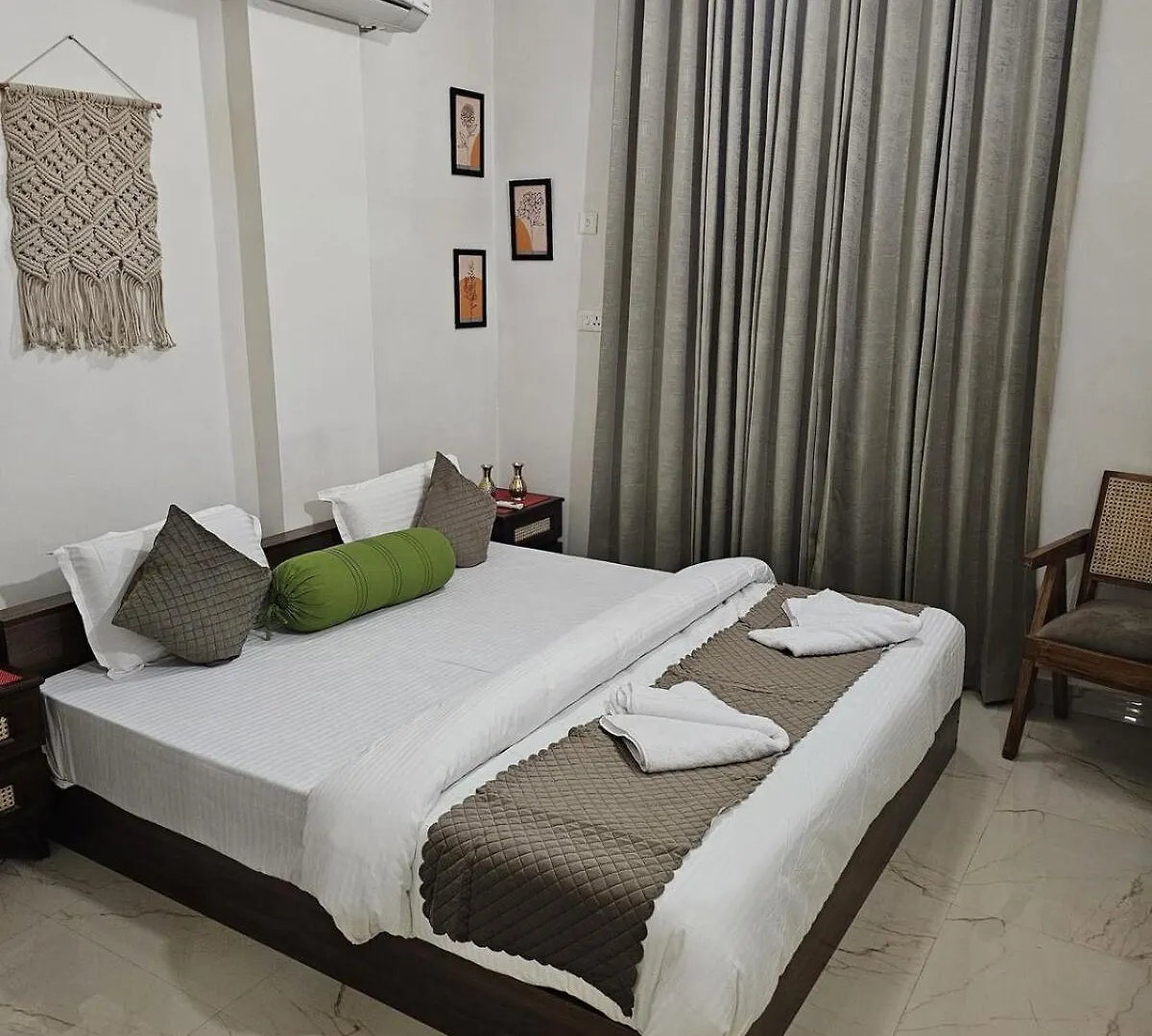 Ganga Ghat 2 Bhk Apartment Near Kashi Vishwanath Temple With Parking And Lift Varanasi